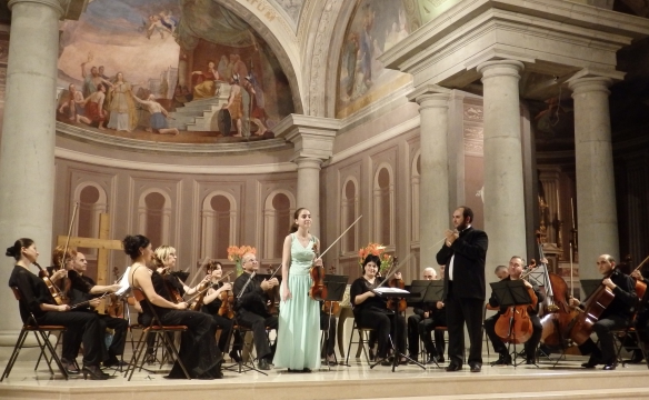 Vahan Mardirossian dirige l'orchestre national de chambre d'Arménie. Rumilly. Juil.2016
